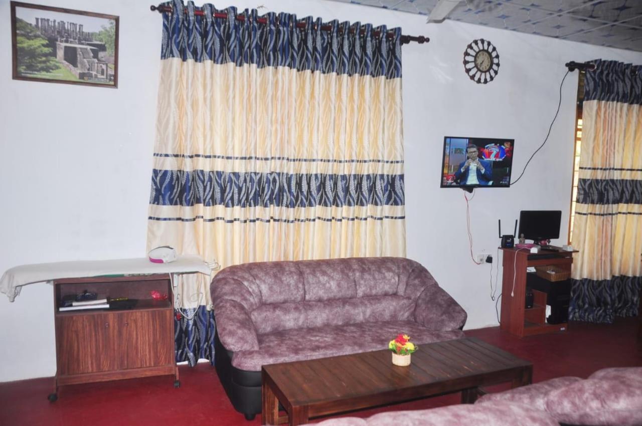 Impress Holiday Home Anuradhapura Luaran gambar